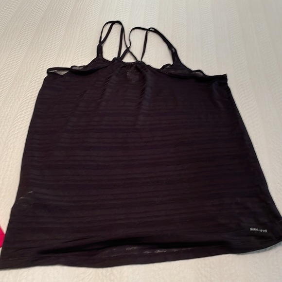 Set of 2 Nike Dri- Fit running tanks - Picture 4 of 6